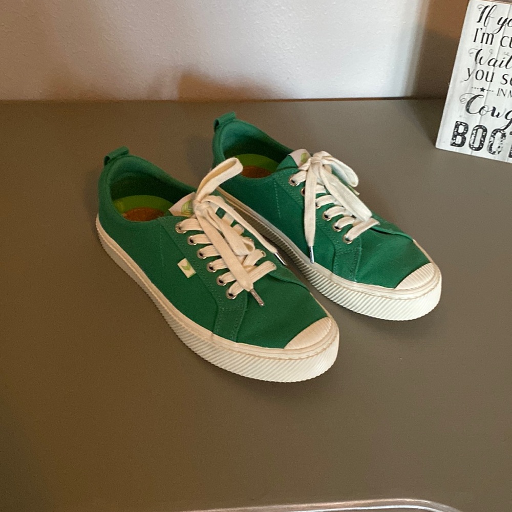 Cutest and most comfy Cariuma sneakers!